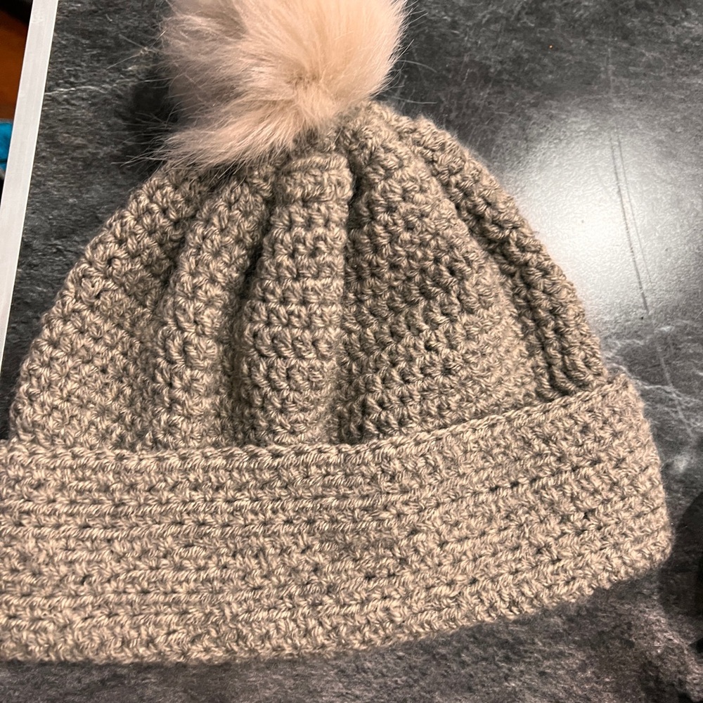 Handmade crochet beenie with removable pompom Lg size